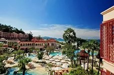 CENTARA GRAND BEACH RESORT
