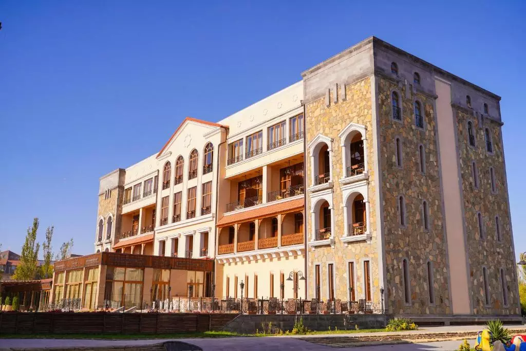 HOTEL CAUCASUS