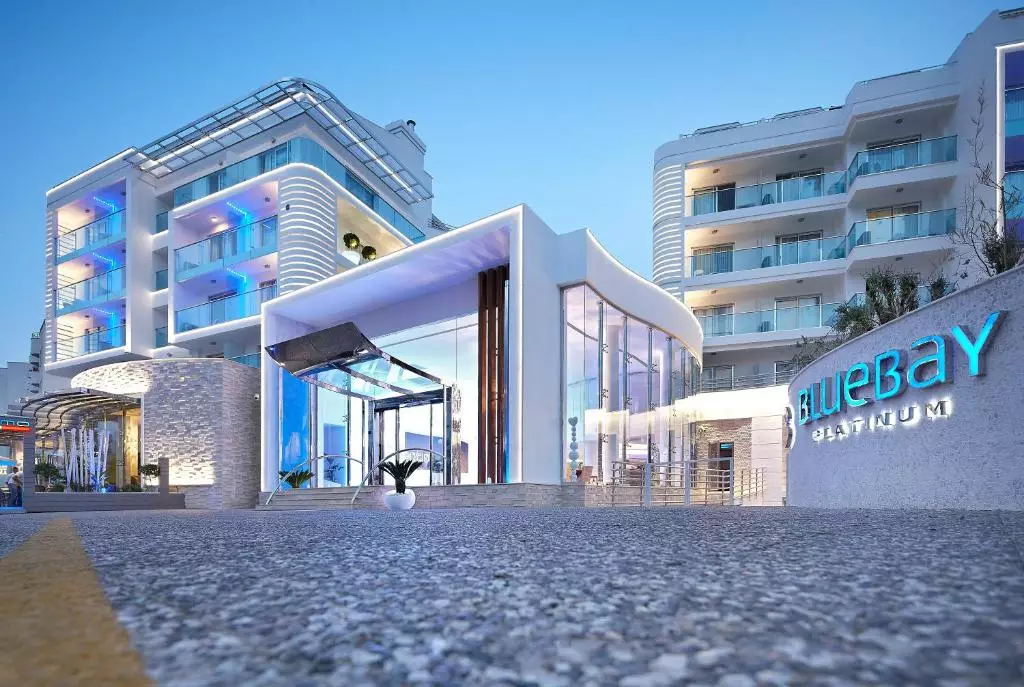HOTEL BLUE BAY PLATINUM