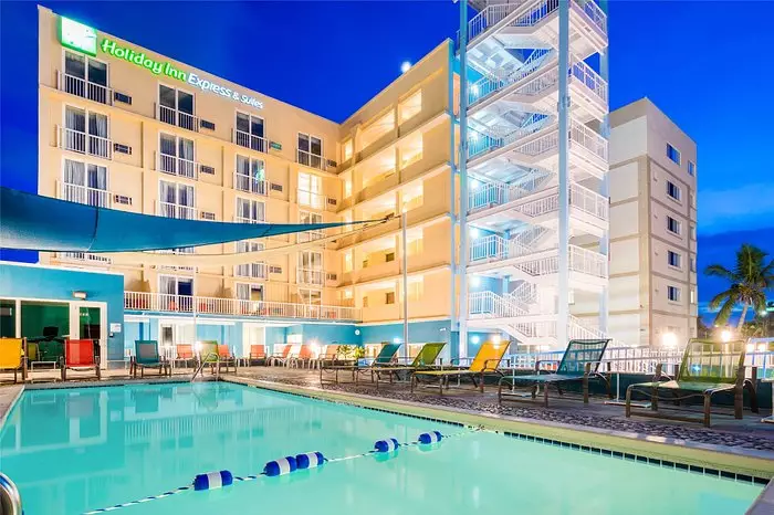 HOTEL HOLIDAY INN EXPRESS