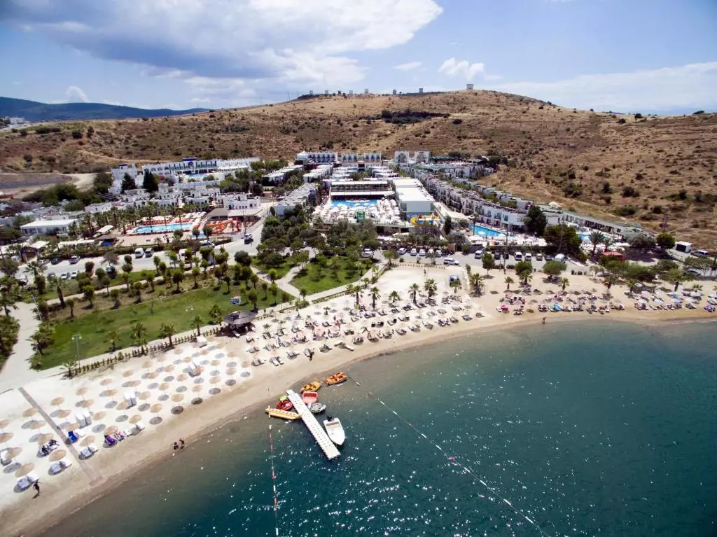 JASMIN BEACH