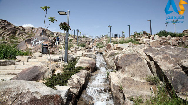 پله ها و آبشار در پارک کوهسنگی مشهد