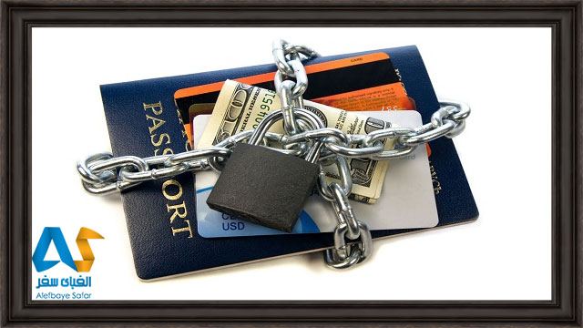 پاسپورت، پول و کارت بانکی قفل شده