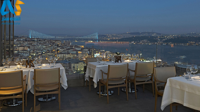 رستوران-رو-باز-Vogue استانبول-الفبای سفر
