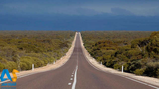 جاده ای منتهی به نولاربور مرزن بین استرالیای جنوبی و استرالیای غربی