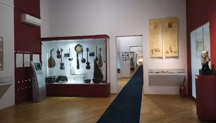 موزه هنر و ادبیات چارنتس در ایروان