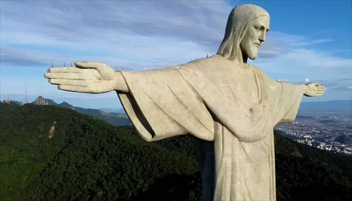 مجسمه مسیح چند متر است