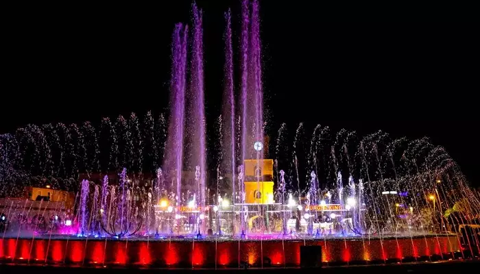 فواره های رقصان میدان جوانان مارماریس