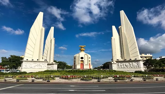 بنای یادبود دموکراسی از جاهای دیدنی بانکوک