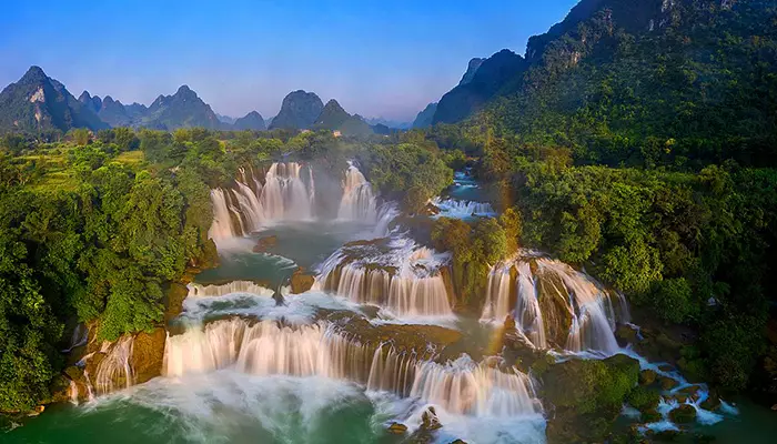 آبشار دتیان از جاهای قشنگ چین