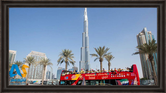 اتوبوس درون شهری و نمای برج خلیفه دبی
