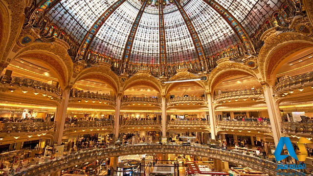 مرکز خرید لافایت پاریس با گنبدی به سبک نئوبیزانس