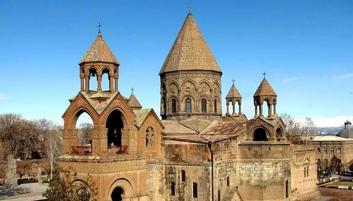 موزه کلیسای جامع اچمیادزین ارمنستان