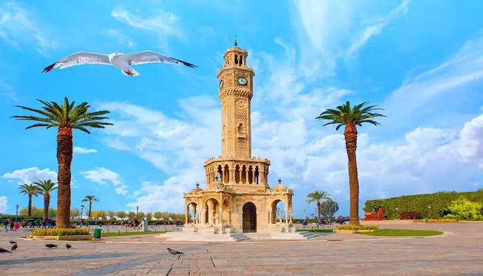 برج ساعت از جاهای توریستی ازمیر