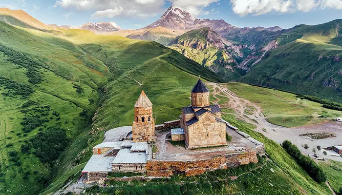 کوه قازبگی از بهترین مکان های دیدنی گرجستان