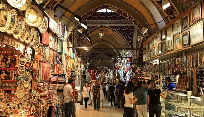 بازار کمرالتی از مکان های دیدنی در ازمیر