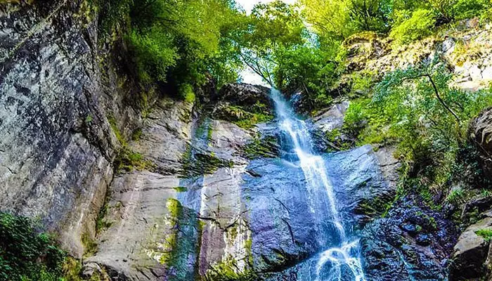 آبشار ماخونتستی  از جاهای دیدنی باتومی گرجستان