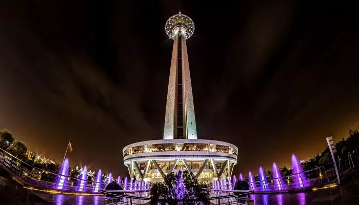برج میلاد در شب