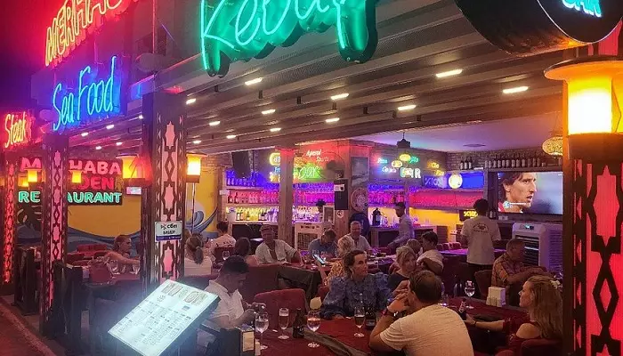 رستوران مرحبا گاردن منطقه کمر