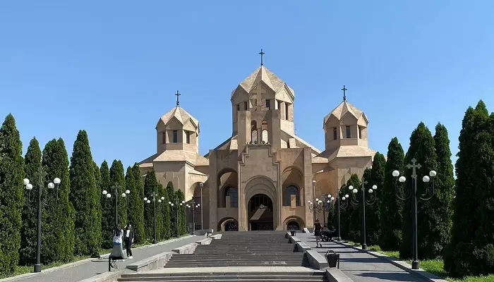 کلیسای جامع سنت گریگور روشنگر از دیدنیهای ایروان