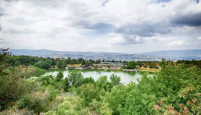 دریاچه لاک پشت مکان دیدنی تفلیس