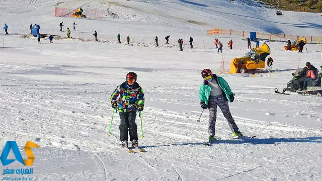 اسکی نوجوانان در کوه های شهداگ باکو آذربایجان