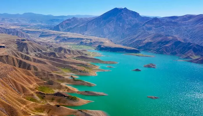 رودخانه آزات ارمنستان در نزدیکی معبد گارنی
