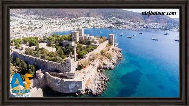 قلعه بدروم در کنار سواحل این شهر