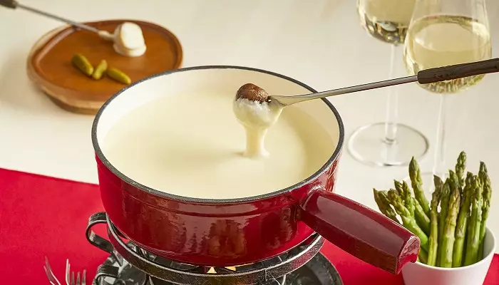 فوندو از معروف ترین غذاهای سوئیس