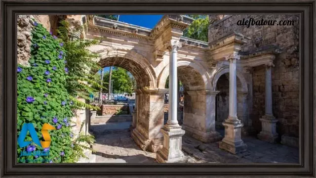 معماری دروازه هادریان