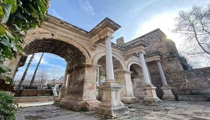 دروازه هادریان آنتالیا