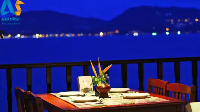 میزی رو به دریا در رستوران پان یاه در پوکت تایلند