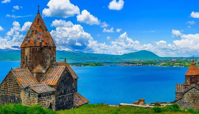 دریاچه سوان از بهترین جاهای دیدنی ارمنستان