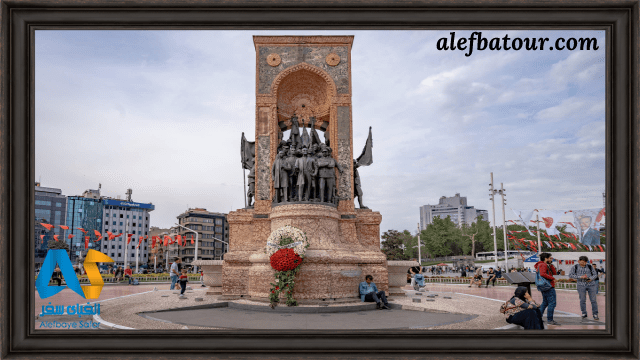 مجسمه های میدان تکسیم